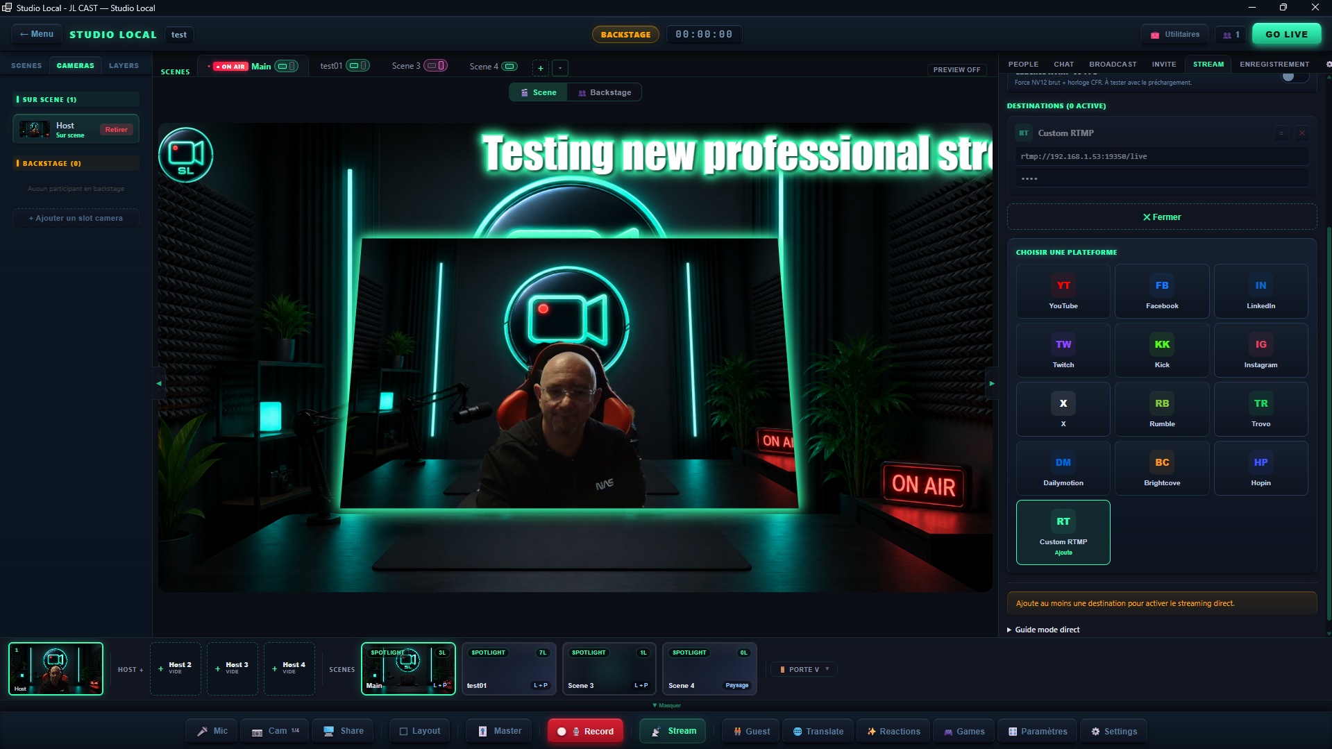 Panneau Stream deroule : les 13 plateformes predefinies et l'entree RTMP personnalisee