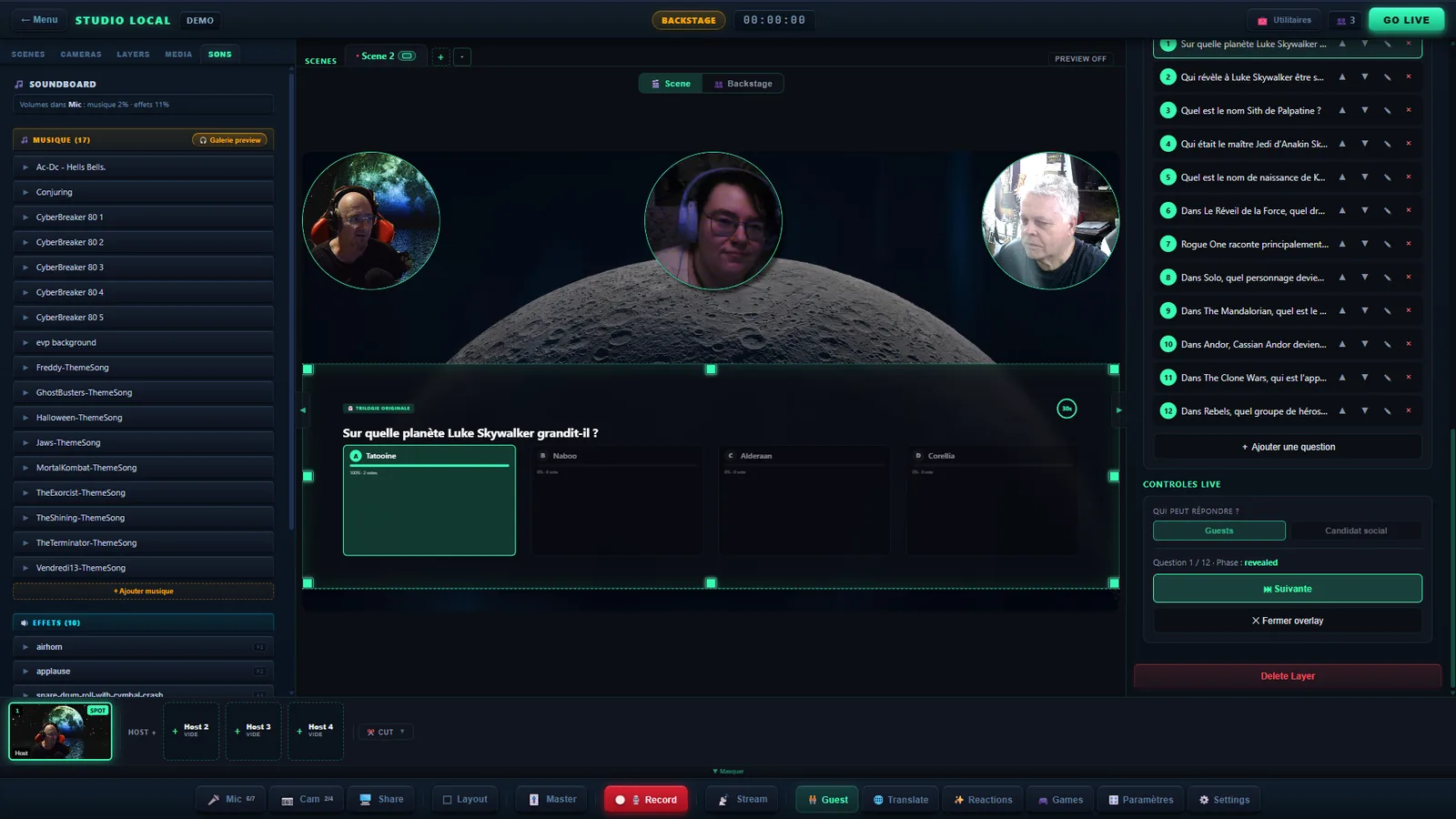 Regie pendant un quiz : la question affichee sur la scene, la liste des douze questions a droite et les controles live avec le selecteur Guests / Candidat social